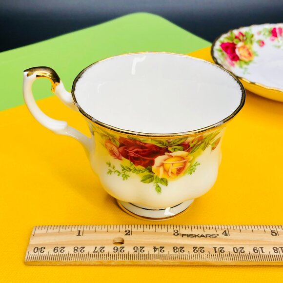 60s Royal Albert OLD COUNTRY ROSES Bone China Teacup Saucer Set Vintage Gift - Picture 11 of 12